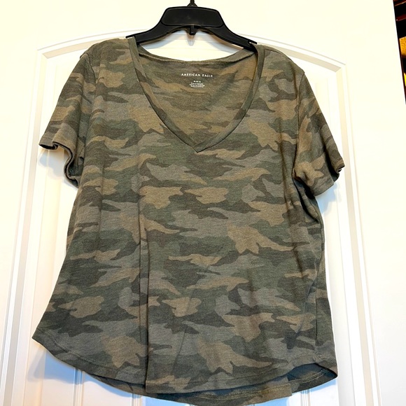 American Eagle V-neck camo top - Picture 1 of 1